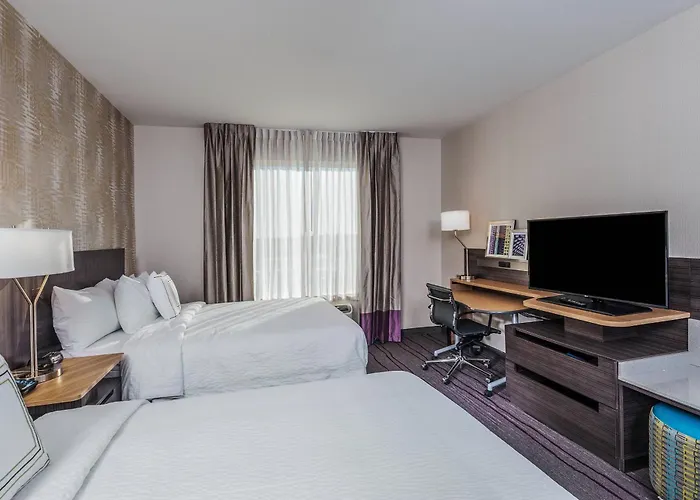 Fairfield & By Marriott Chicago 3*