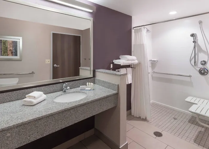 Hotel Fairfield & By Marriott Chicago