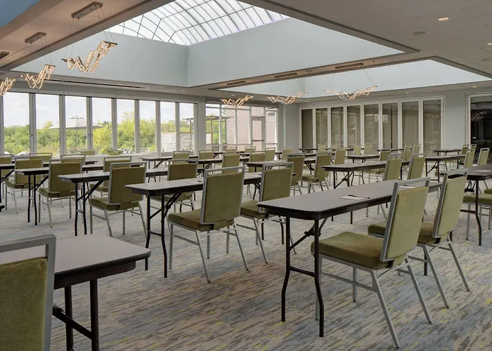Fairfield & By Marriott Chicago 3*